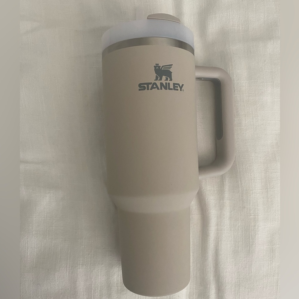 ✨Stanley Soft Matte 40 oz in Dune✨